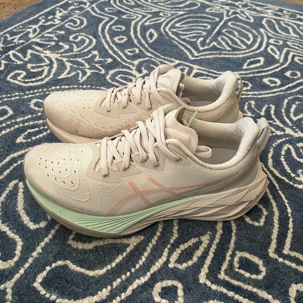 Asics Novablast 4